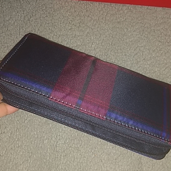 New! Tommy Hilfiger wallet! - Picture 5 of 8